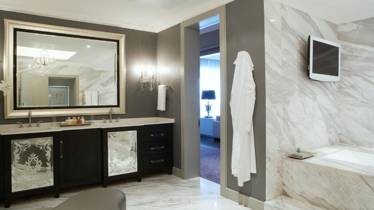 Queen Victoria By Newmark 5* Cape Town